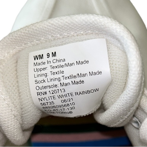 Like New Tretorn White Canvas Rainbow Logo Nylite Comfort Low Top Sneakers - 9 - Picture 15 of 16